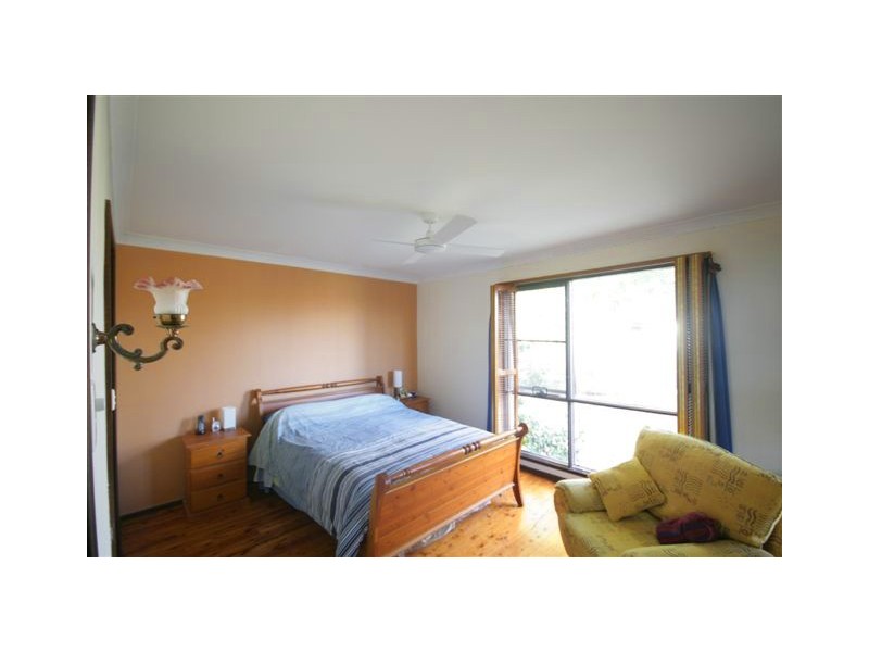 19 Lochview Ave, Farmborough Heights NSW 2526