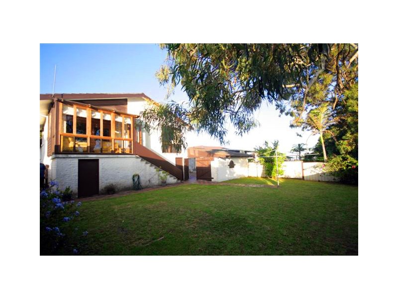 19 Lochview Ave, Farmborough Heights NSW 2526