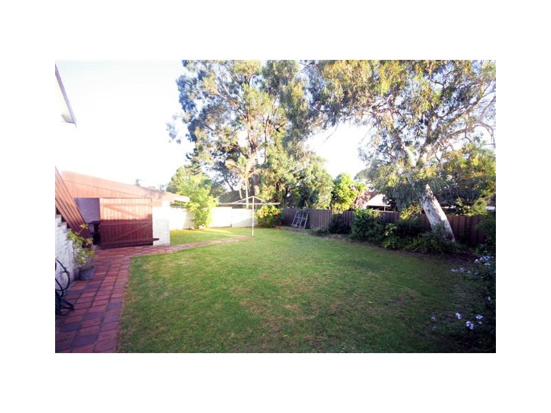 19 Lochview Ave, Farmborough Heights NSW 2526