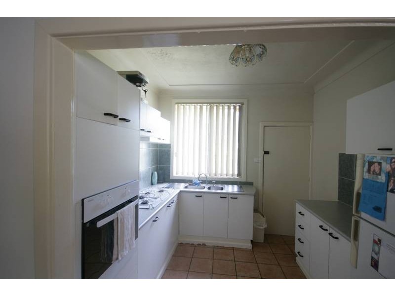 165 Gladstone Ave, Mount Saint Thomas NSW 2500
