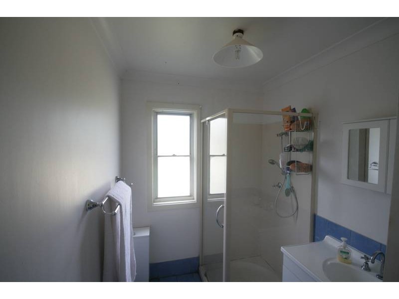 165 Gladstone Ave, Mount Saint Thomas NSW 2500