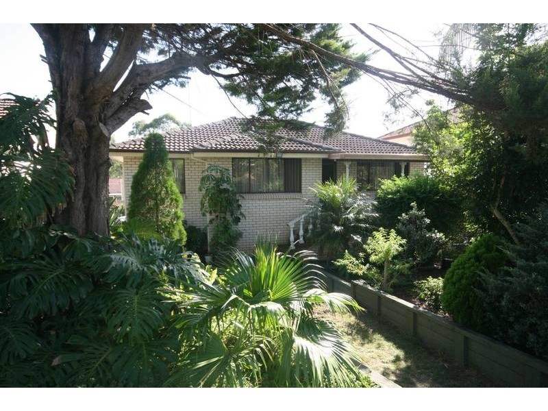 24 Beatus Street, Unanderra NSW 2526