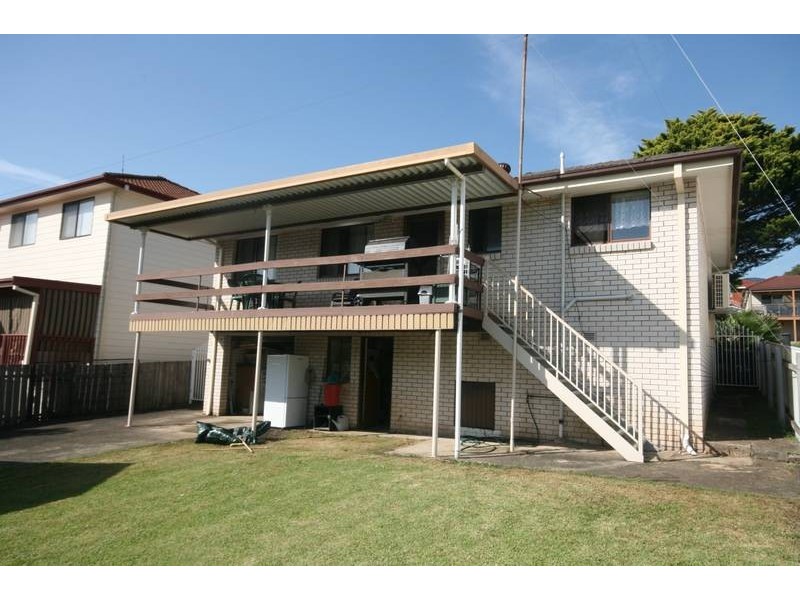 24 Beatus Street, Unanderra NSW 2526