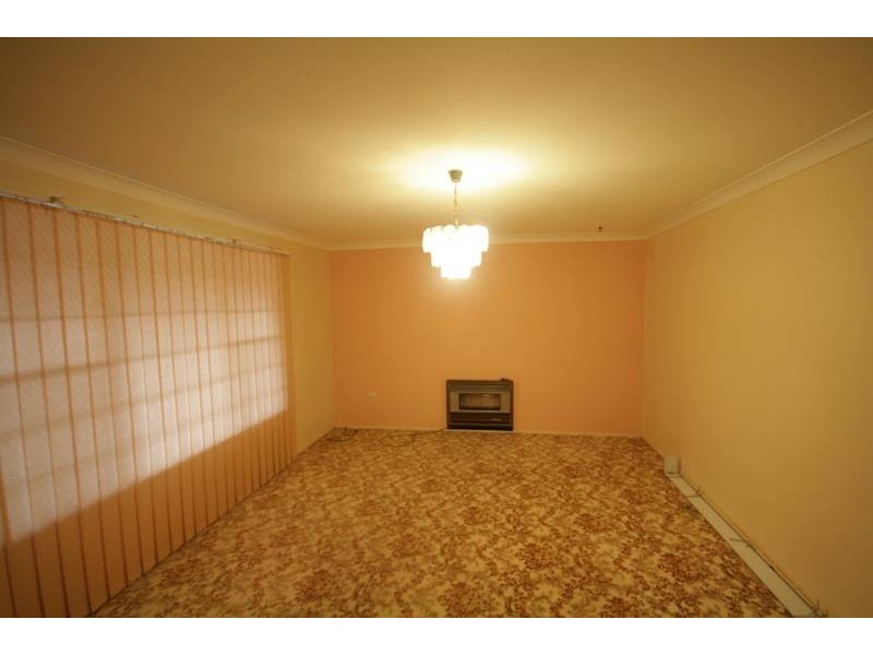 35 Edmund Ave, Figtree NSW 2525