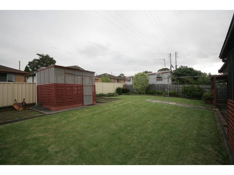 35 Edmund Ave, Figtree NSW 2525