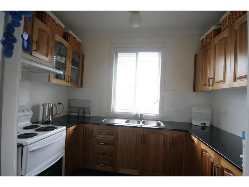 12 Carr Parade, Unanderra NSW 2526