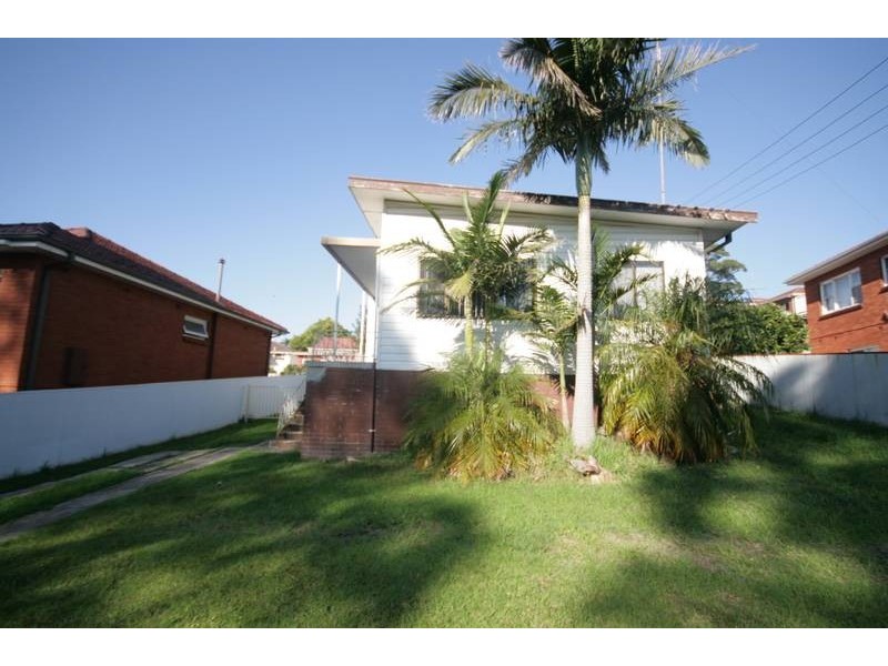 37 Cummins Street, Unanderra NSW 2526