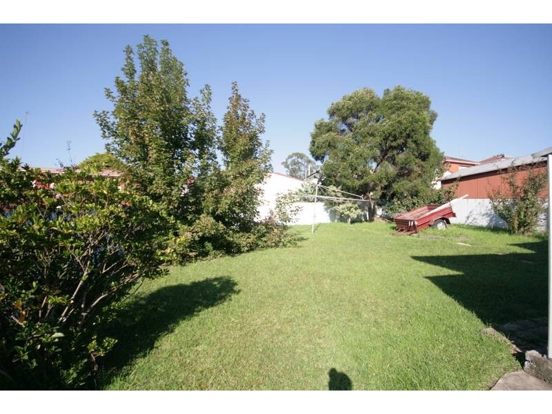 37 Cummins Street, Unanderra NSW 2526