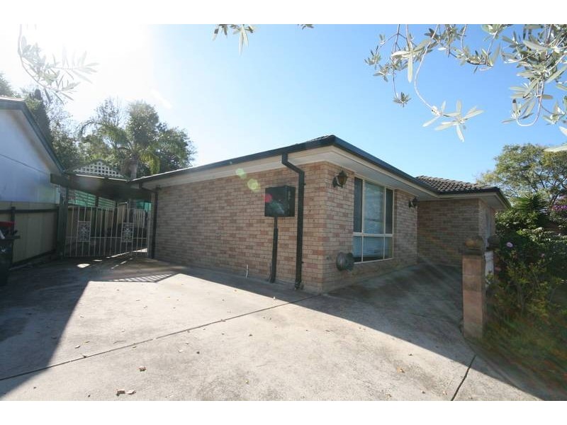 20 William Street, Unanderra NSW 2526