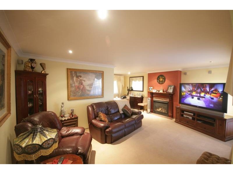 35 Tamarind Drive, Cordeaux Heights NSW 2526