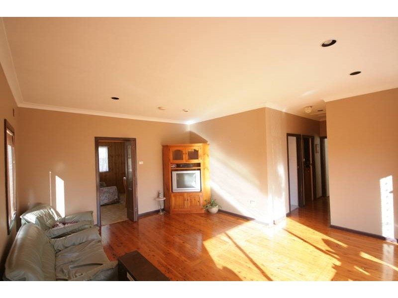 35 Rickard Road, Unanderra NSW 2526