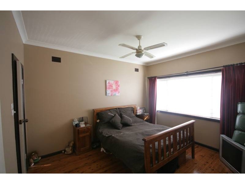 35 Rickard Road, Unanderra NSW 2526