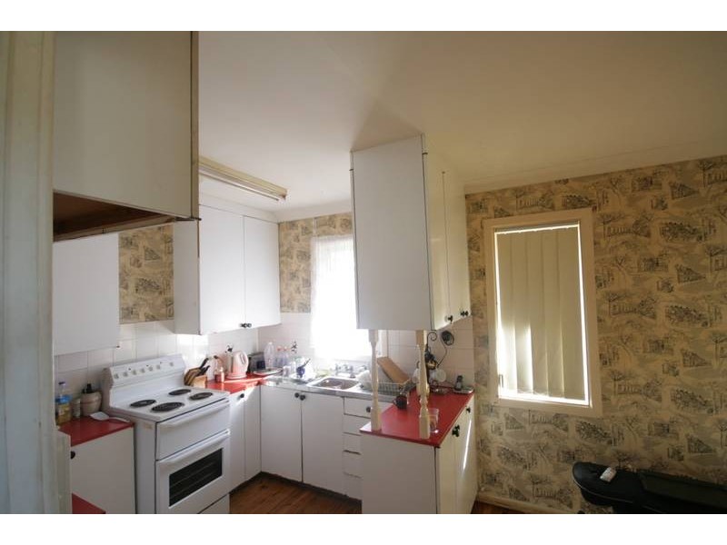 2 Mealing Ave, Mount Warrigal NSW 2528