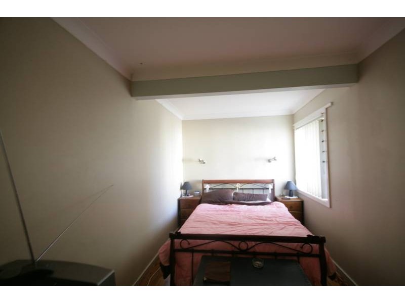 2 Mealing Ave, Mount Warrigal NSW 2528