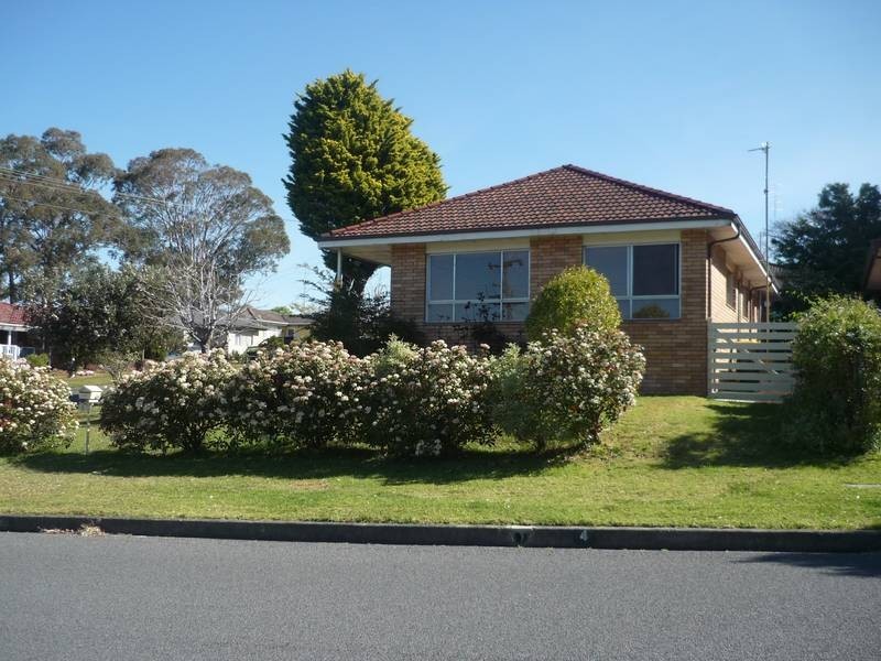 4 Loch Lomond Ave, Farmborough Heights NSW 2526