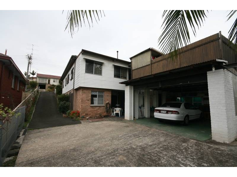 38 Beatus Street, Unanderra NSW 2526