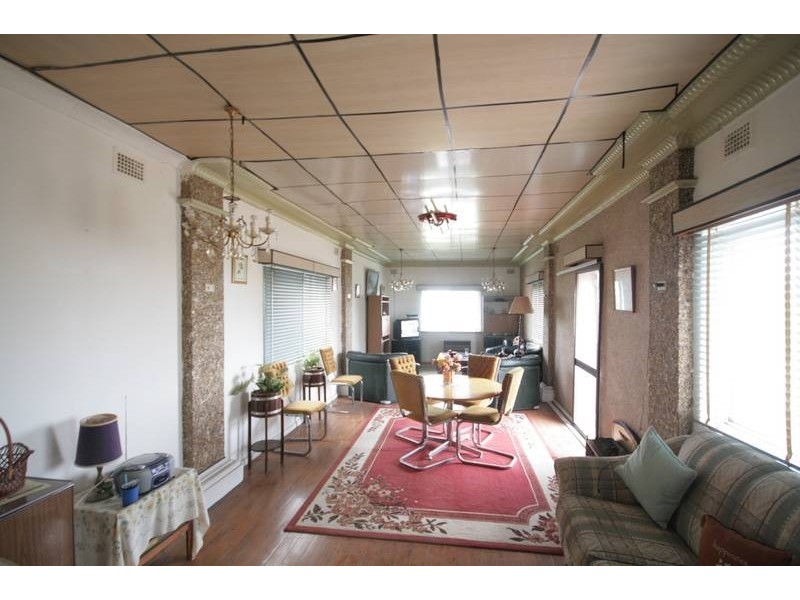 124 Flagstaff Road, Lake Heights NSW 2502