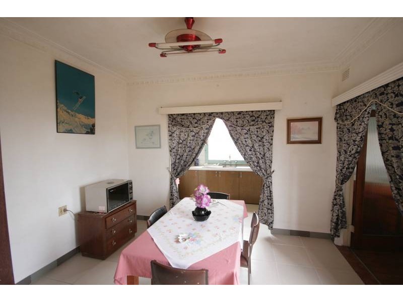 124 Flagstaff Road, Lake Heights NSW 2502