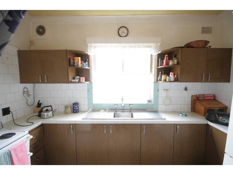 124 Flagstaff Road, Lake Heights NSW 2502