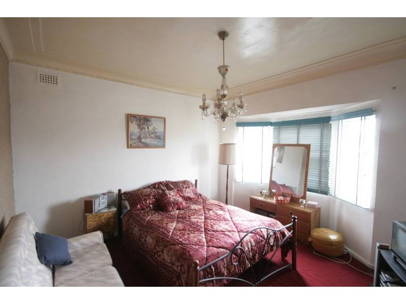 124 Flagstaff Road, Lake Heights NSW 2502