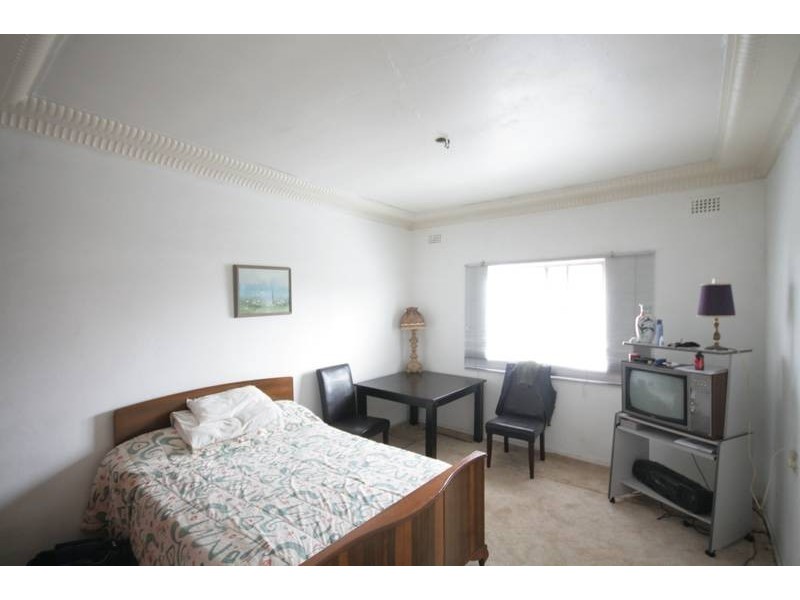 124 Flagstaff Road, Lake Heights NSW 2502