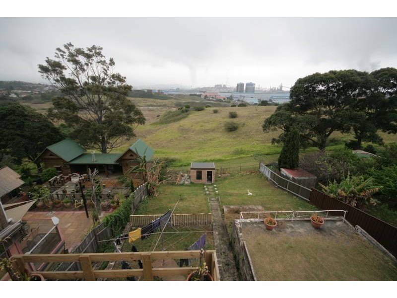 124 Flagstaff Road, Lake Heights NSW 2502