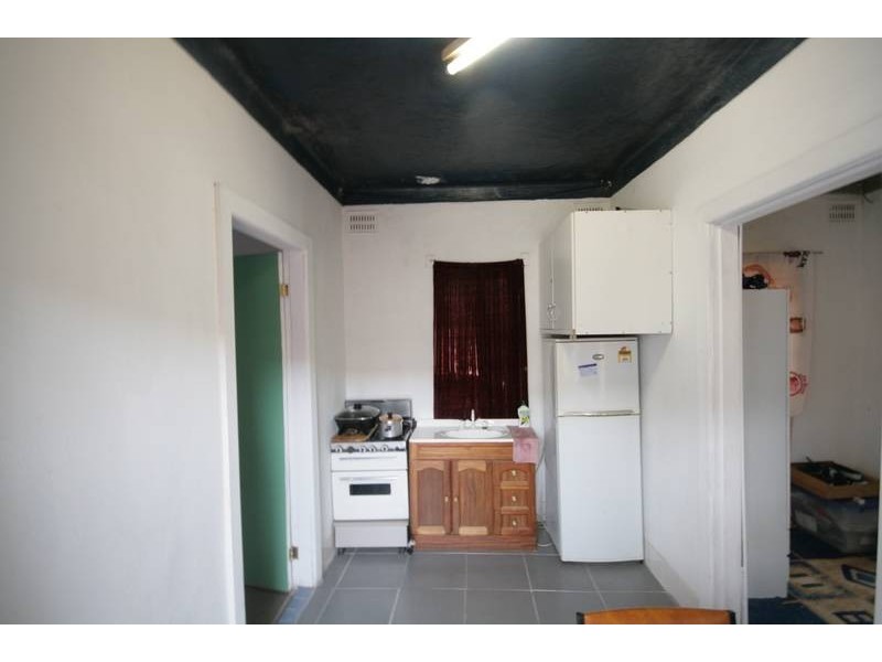 124 Flagstaff Road, Lake Heights NSW 2502