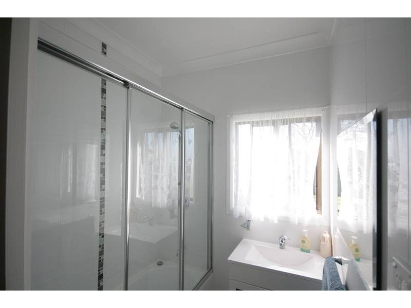 20 Albert Street, Unanderra NSW 2526