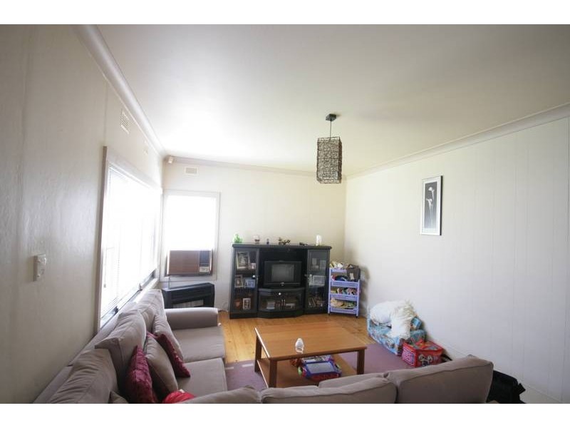20 Albert Street, Unanderra NSW 2526