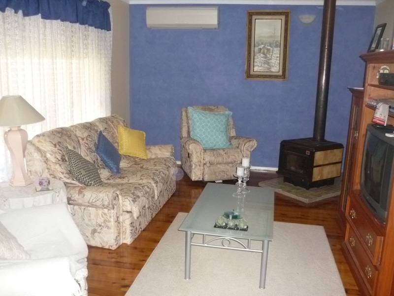 67 Lake Heights Road, Lake Heights NSW 2502