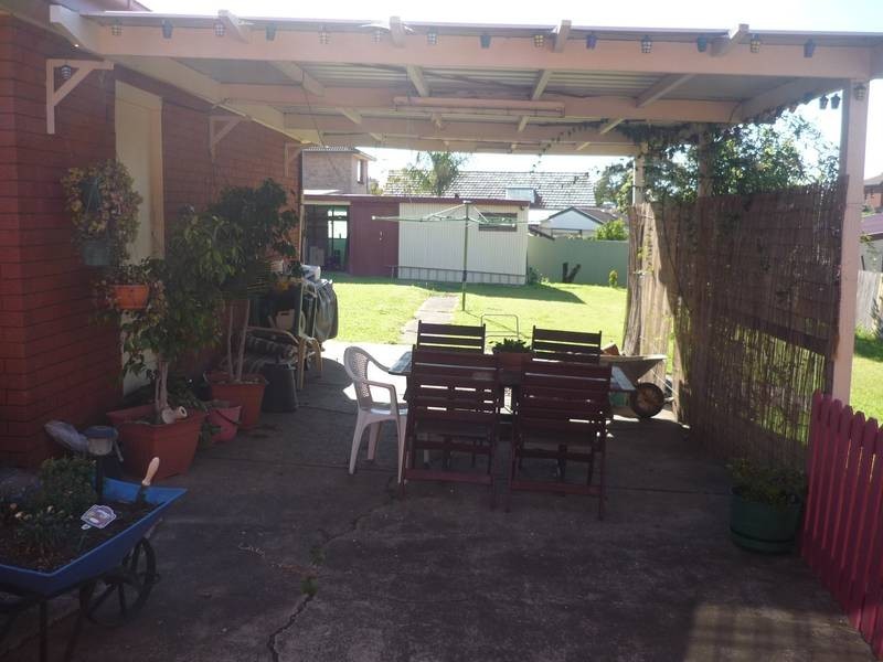 67 Lake Heights Road, Lake Heights NSW 2502