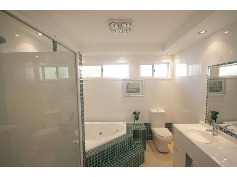 133 Northcliffe Drive, Lake Heights NSW 2502