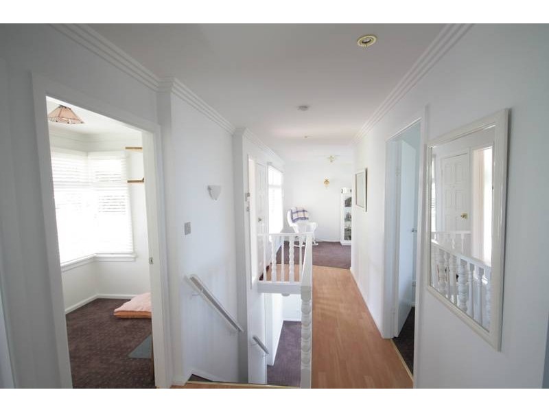 133 Northcliffe Drive, Lake Heights NSW 2502