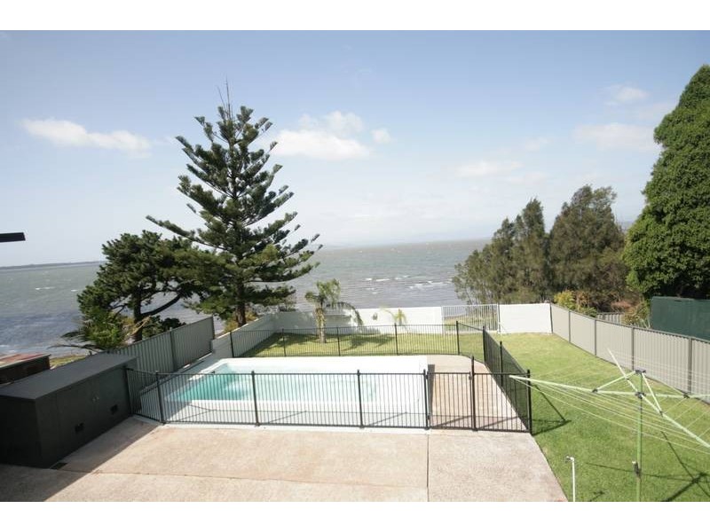 133 Northcliffe Drive, Lake Heights NSW 2502