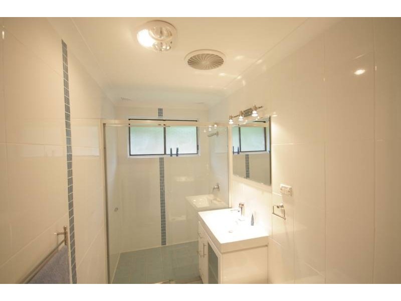 16 Ashley Avenue, Farmborough Heights NSW 2526