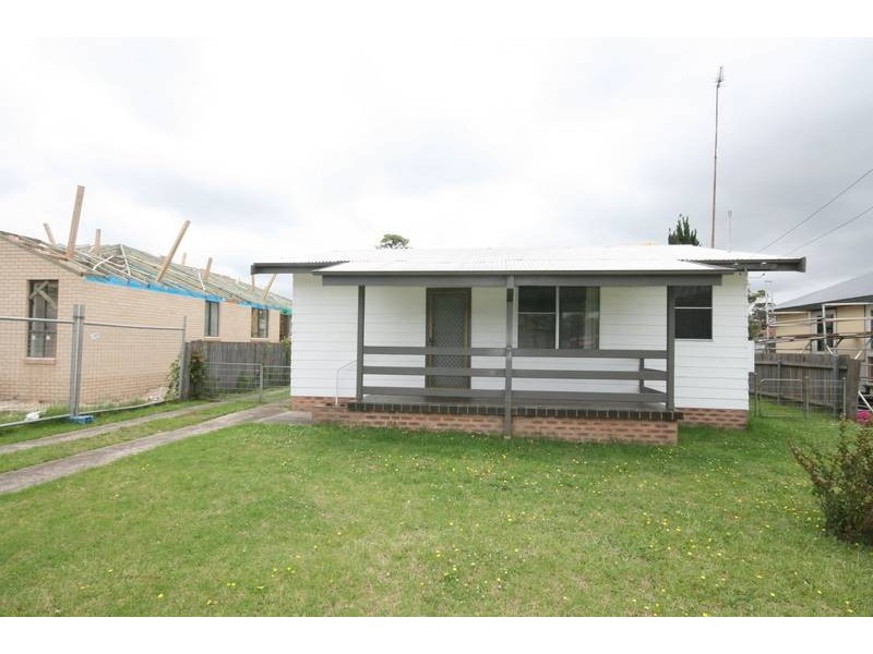 6 Cullen St, Unanderra NSW 2526