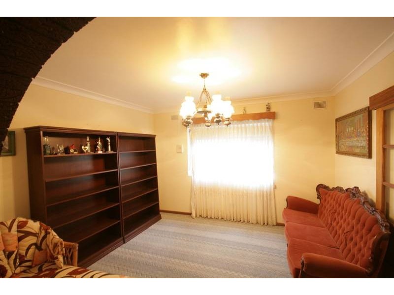 70 Beatus Street, Unanderra NSW 2526