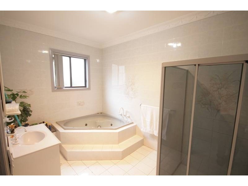 61 Iola Ave, Farmborough Heights NSW 2526