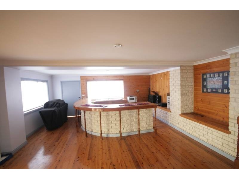 61 Iola Ave, Farmborough Heights NSW 2526