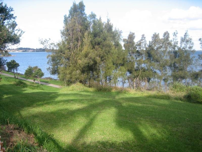 137 Northcliffe Drive, Berkeley NSW 2506