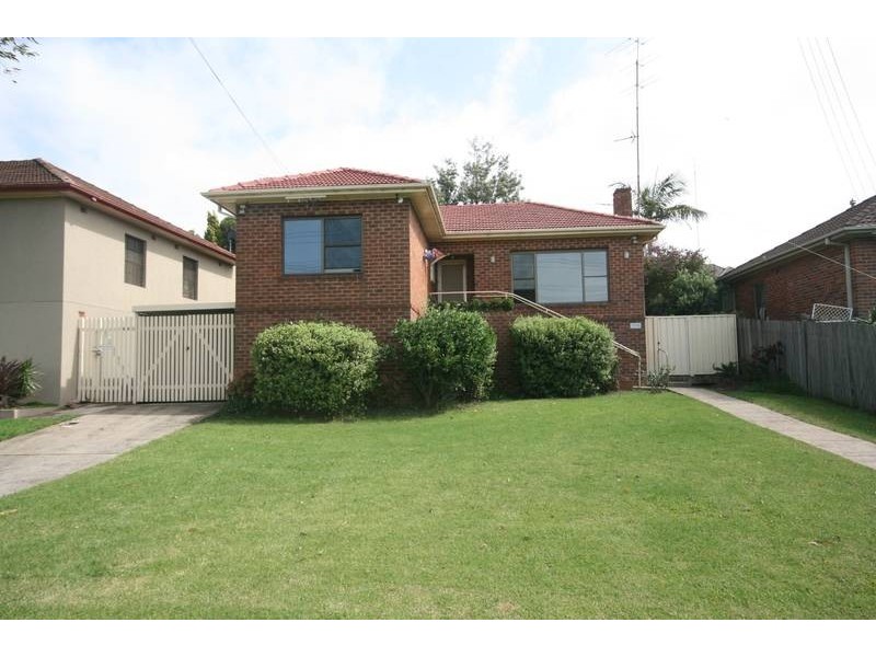 220 Northcliffe Drive, Warrawong NSW 2502