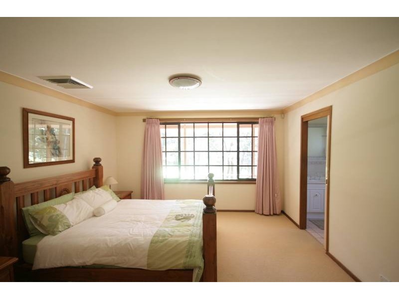 9 Balmaringa Close, Cordeaux Heights NSW 2526