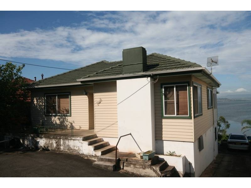 29 Northcliffe Drive, Lake Heights NSW 2502