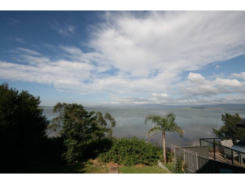 29 Northcliffe Drive, Lake Heights NSW 2502