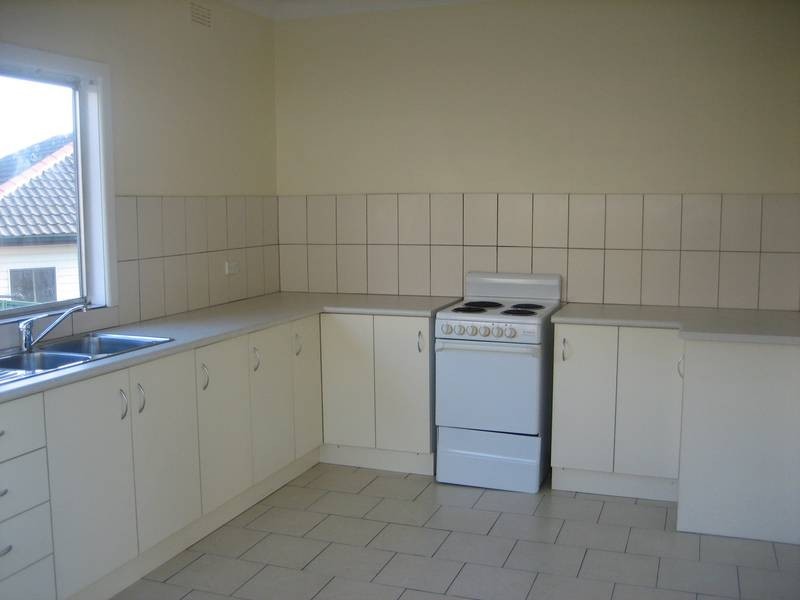 1 Mirrabooka Road, Lake Heights NSW 2502