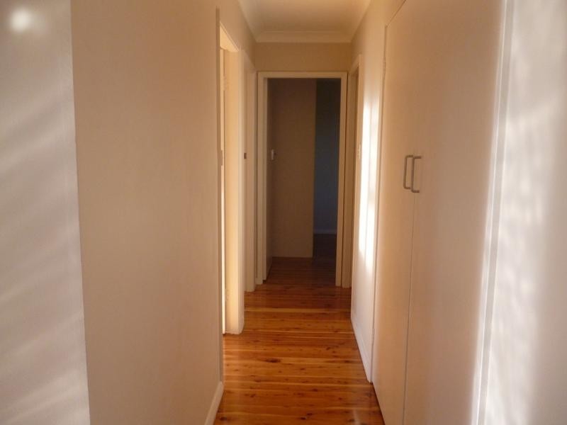 83 Weringa Avenue, Lake Heights NSW 2502