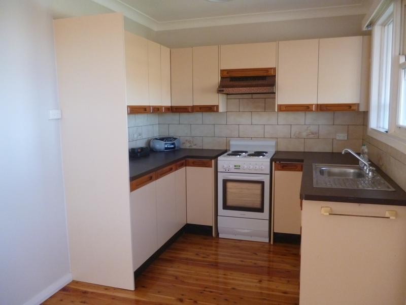 83 Weringa Avenue, Lake Heights NSW 2502