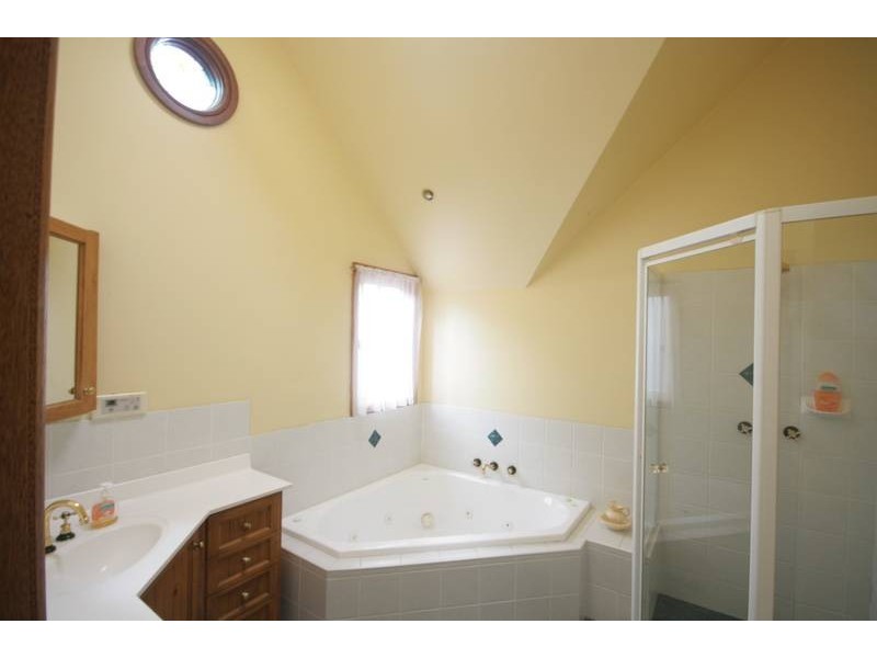 56 Iola Ave, Farmborough Heights NSW 2526