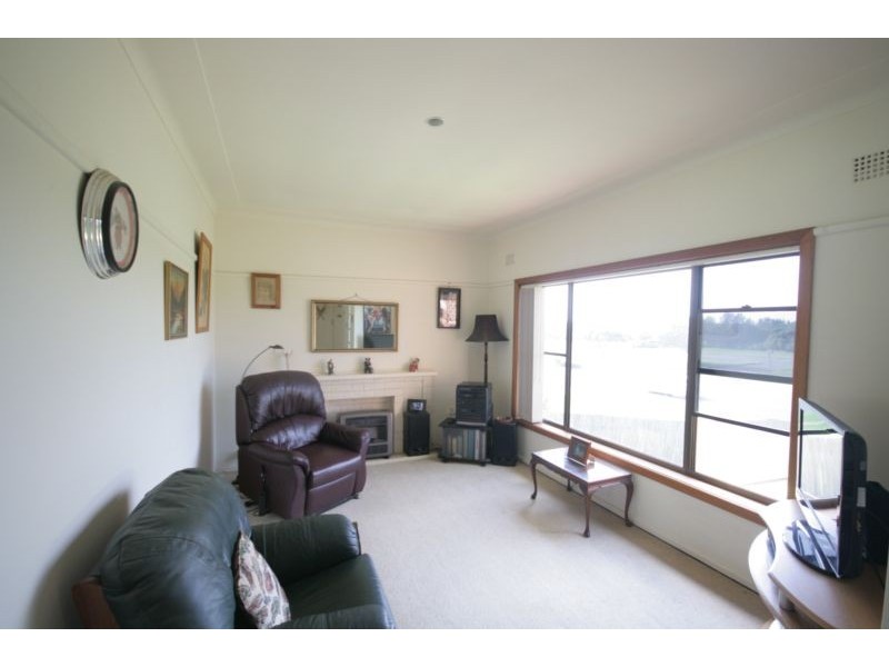 220 Northcliffe Drive, Warrawong NSW 2502