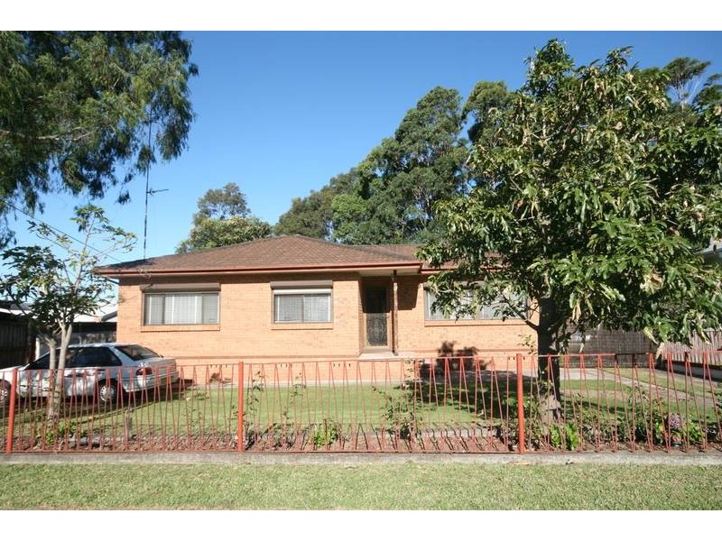 17 Blackman Parade, Unanderra NSW 2526
